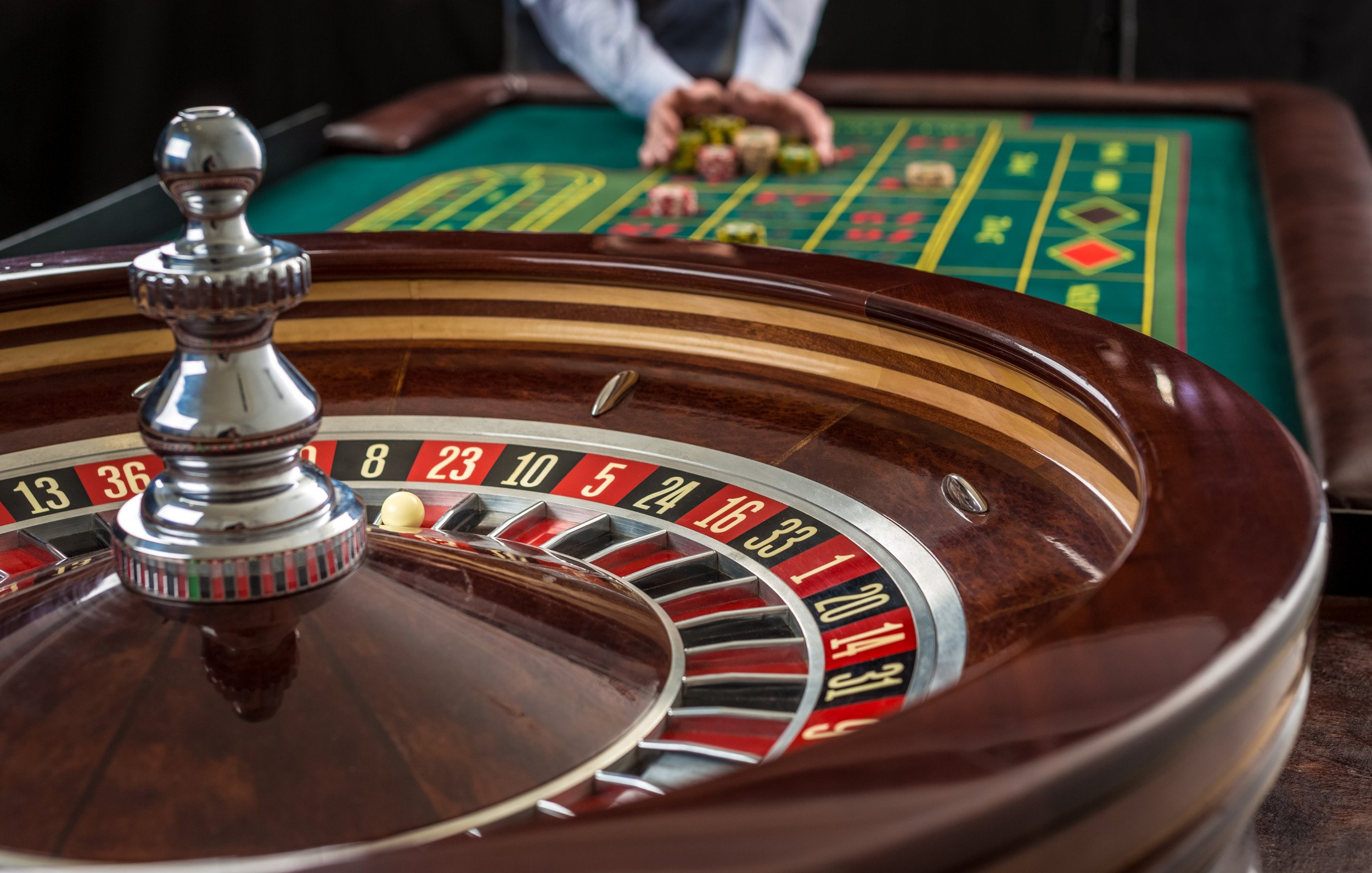 6w6com စလော့ဂိမ်း Mobile APP မှ MMK ဖြင့် Free Spins ကစားနေသော မြင်ကွင်း